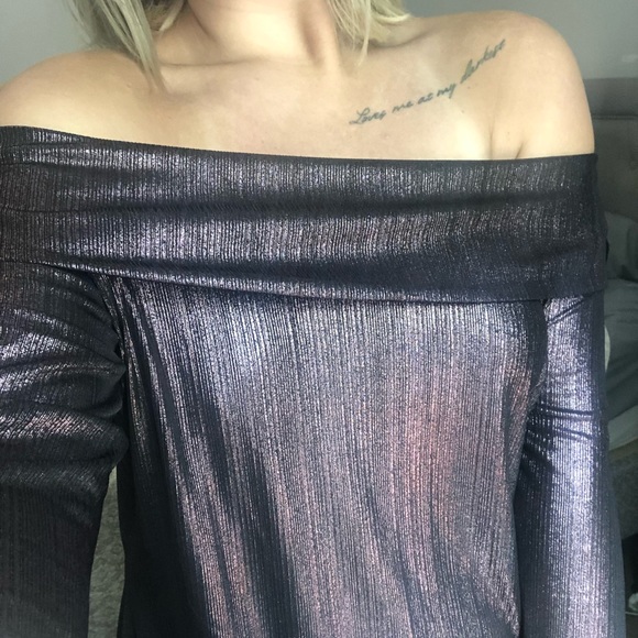 Off the shoulder dress shirt - Picture 2 of 6